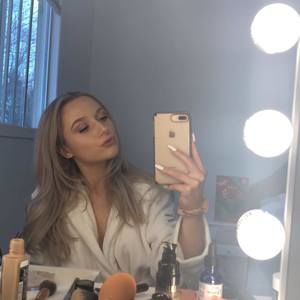 Meet your Posher, Keeley